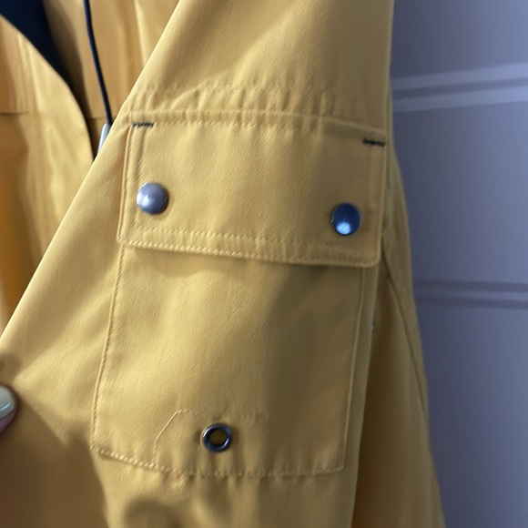 Women’s hooded jacket with pockets. - Picture 3 of 7